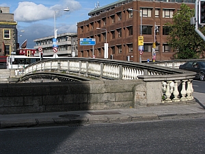 dublin_mellowes_bridge_001.JPG