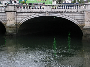 dublin_tara_street_bridge_003.JPG